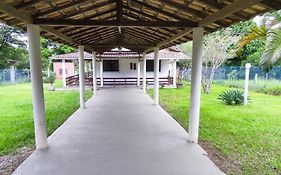 Casa e quintal exclusivo Meu Xodó- rota da ferradura em Guarapari- Praia e montanha- até 4 pessoas